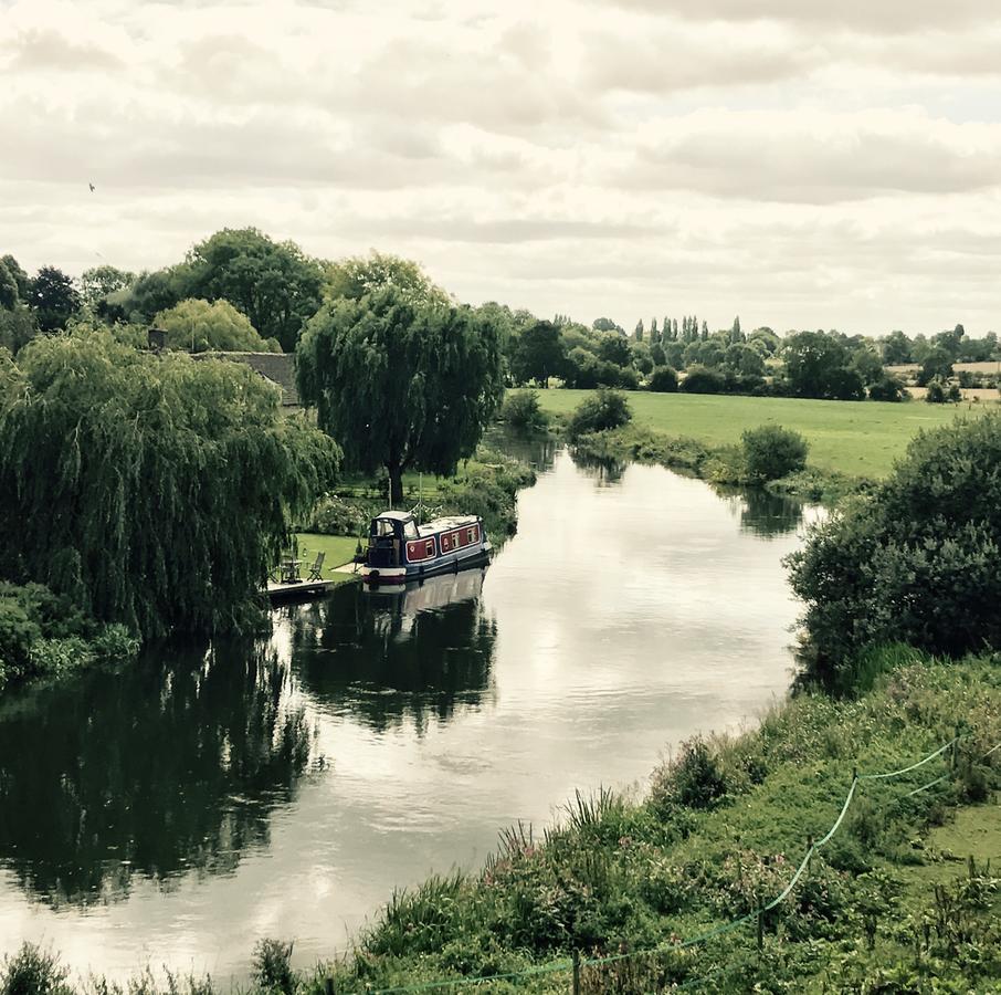 Wansford Country Lounge B&B מראה חיצוני תמונה